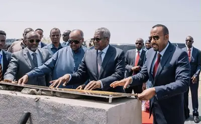 Djibouti President Ismaïl Omar Guelleh, Ethiopian Prime Minister Abiy Ahmed and Aliko Dangote at the launching ceremony.
